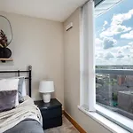 Stunning Penthouse! - Sleeps 8 * Leeds (West Yorkshire)