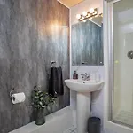 Stunning Penthouse! - Sleeps 8 * Leeds (West Yorkshire)