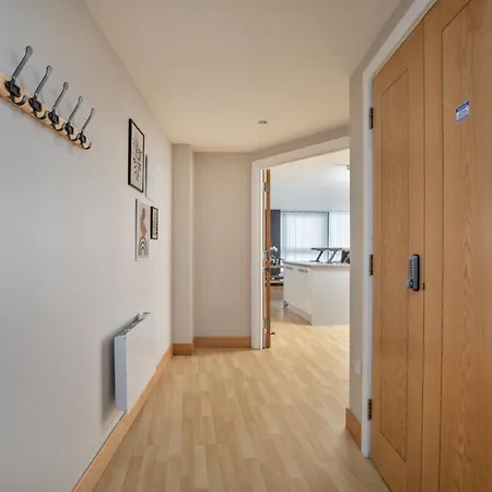 Apartment Stunning Penthouse! - Sleeps 8 Leeds (West Yorkshire)