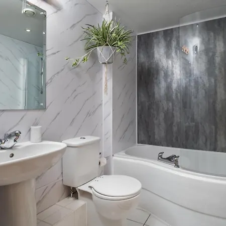 Apartment Stunning Penthouse! - Sleeps 8 Leeds (West Yorkshire)