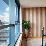 Stunning Penthouse! - Sleeps 8 Leeds (West Yorkshire)