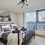 Stunning Penthouse! - Sleeps 8 Leeds (West Yorkshire)