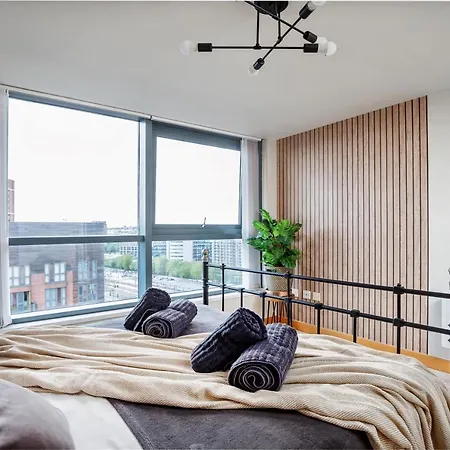 Apartment Leeds Most Stunning Penthouse! - Sleeps 8 *