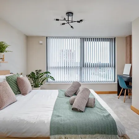 Stunning Penthouse! - Sleeps 8 Leeds