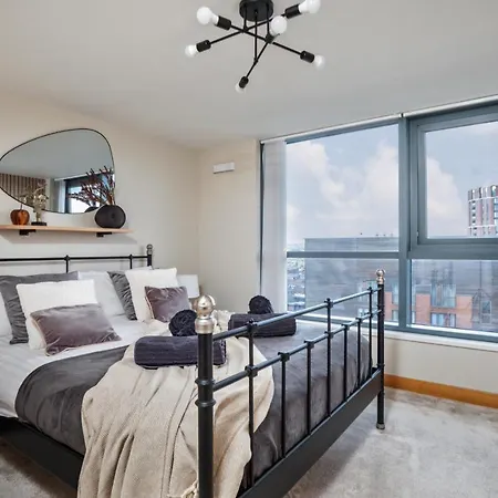 Leeds Most Stunning Penthouse! - Sleeps 8 Leeds (West Yorkshire)