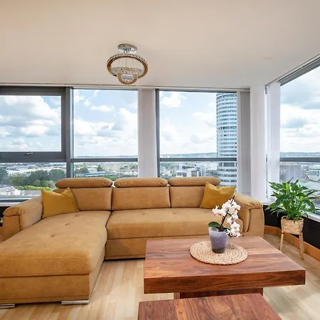 Apartment Stunning Penthouse! - Sleeps 8 Leeds (West Yorkshire)