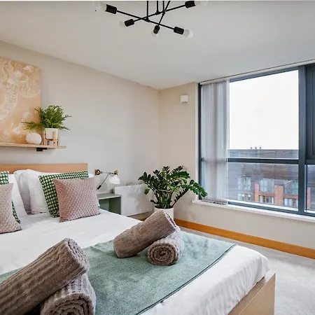 Apartment Leeds Most Stunning Penthouse! - Sleeps 8 *