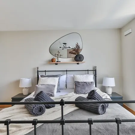 Stunning Penthouse! - Sleeps 8 Leeds