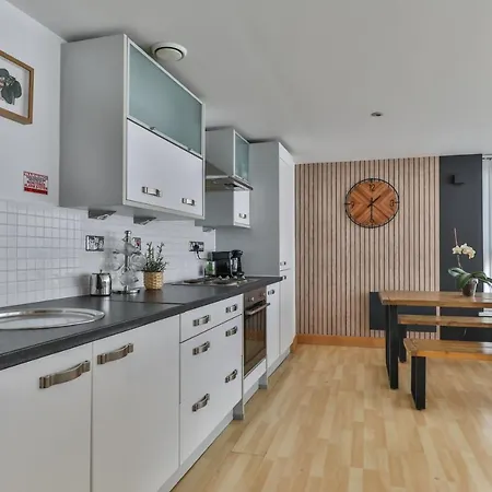 Stunning Penthouse! - Sleeps 8 *