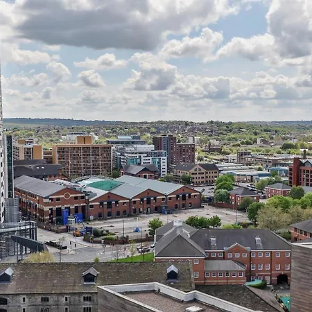Stunning Penthouse! - Sleeps 8 * Leeds