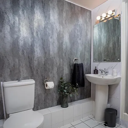 Apartment Stunning Penthouse! - Sleeps 8 Leeds (West Yorkshire)