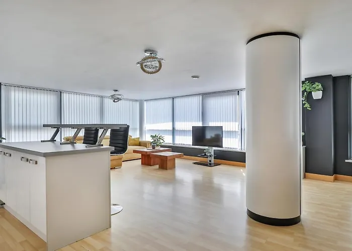 Apartment Stunning Penthouse! - Sleeps 8 Leeds (West Yorkshire)