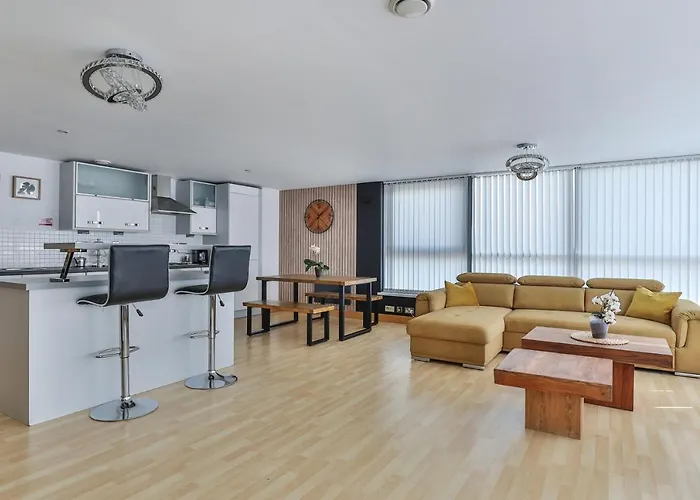 Stunning Penthouse! - Sleeps 8 *