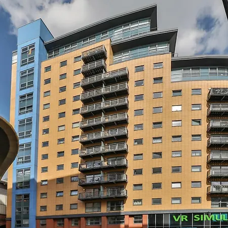 Stunning Penthouse! - Sleeps 8 Leeds (West Yorkshire)