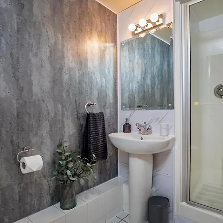 Stunning Penthouse! - Sleeps 8 * リーズ
